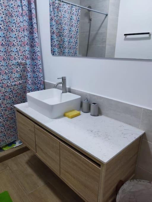 Superbe Appartement Avec Parking Gratuit Et Garde Дакар Екстериор снимка